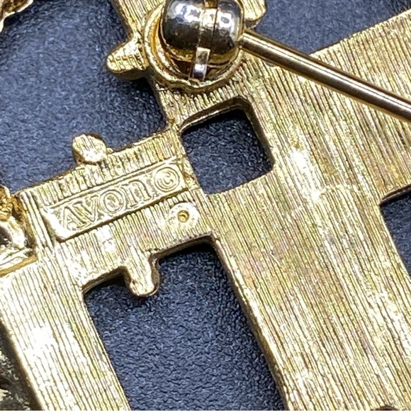 Vintage AVON White Enamel & Gold Tone Geometric Brooch Necklace On Long Chain - Picture 8 of 11